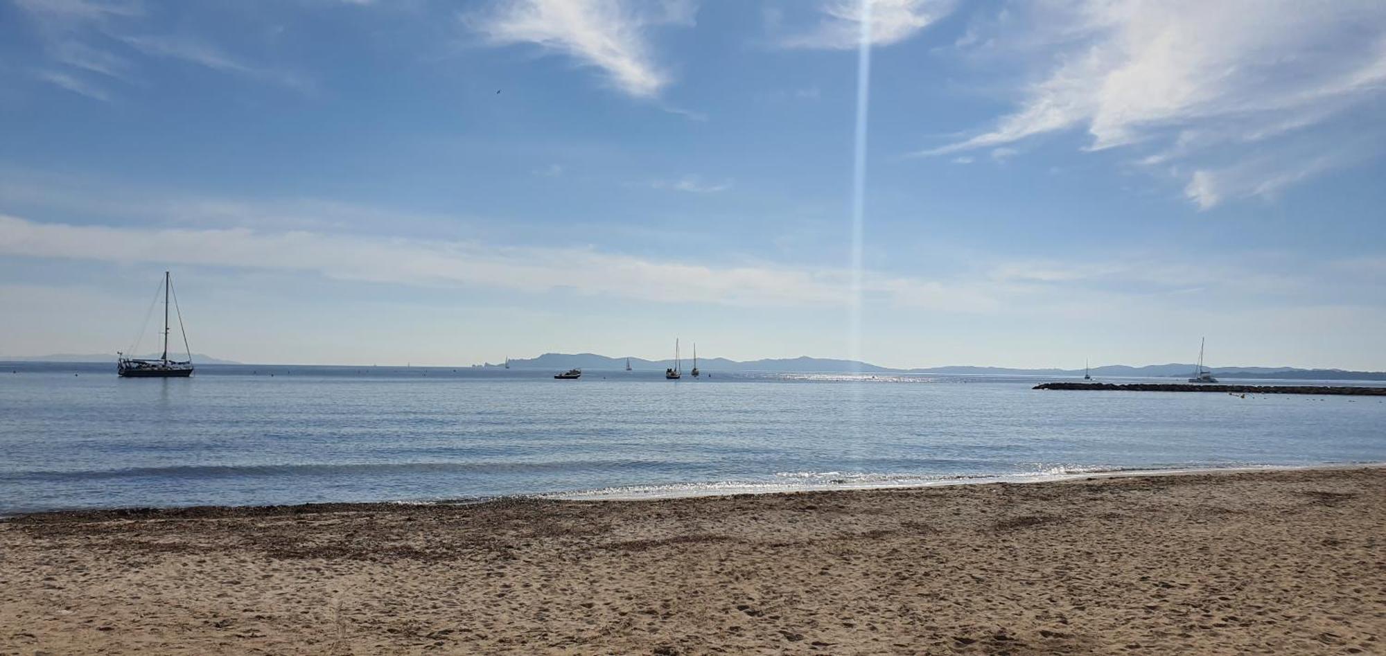Hyeres Beach 외부 사진